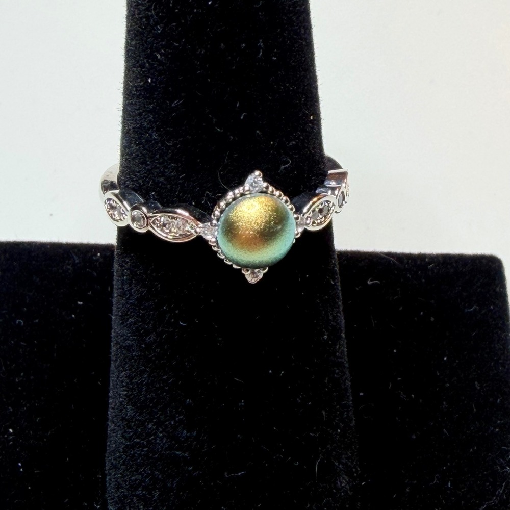 Fragrant Jewels Lilibet Ring Iridescent Green Gold Stone Silver Tone Size 7